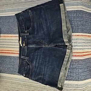 New Levis mid length denim shorts